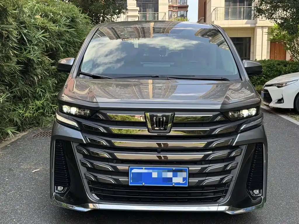 Toyota Vellfire — миниатюра 2