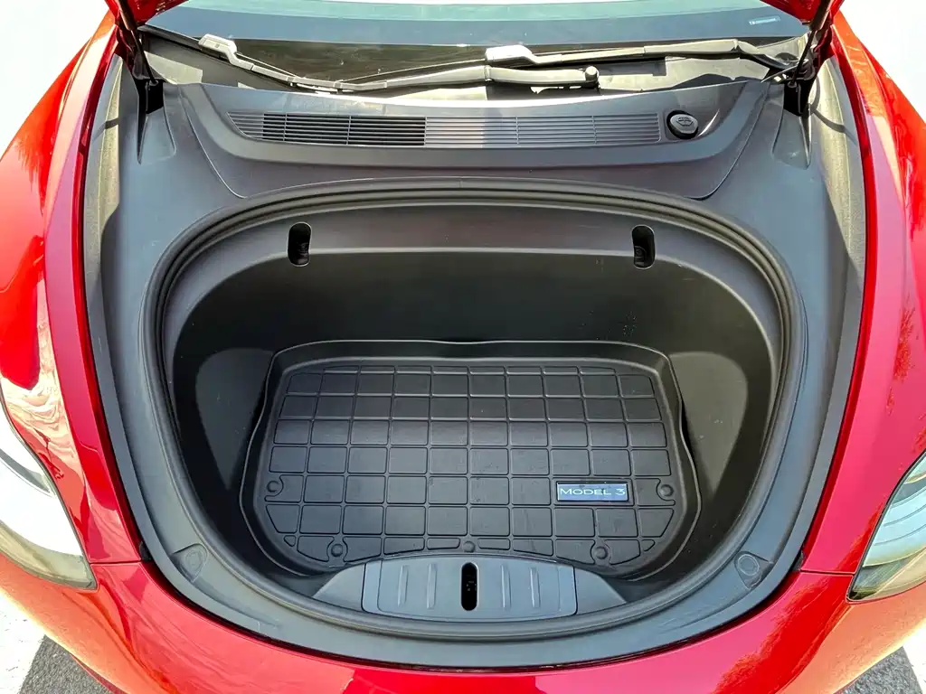 Tesla Model 3 — миниатюра 18