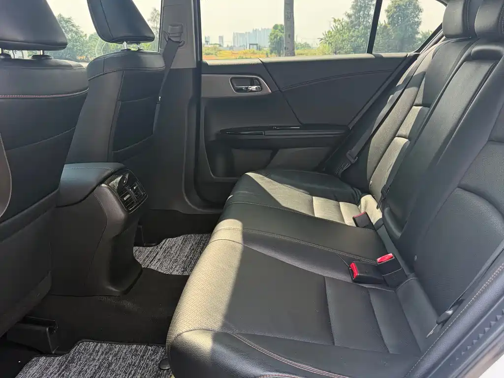 Honda Accord — миниатюра 13