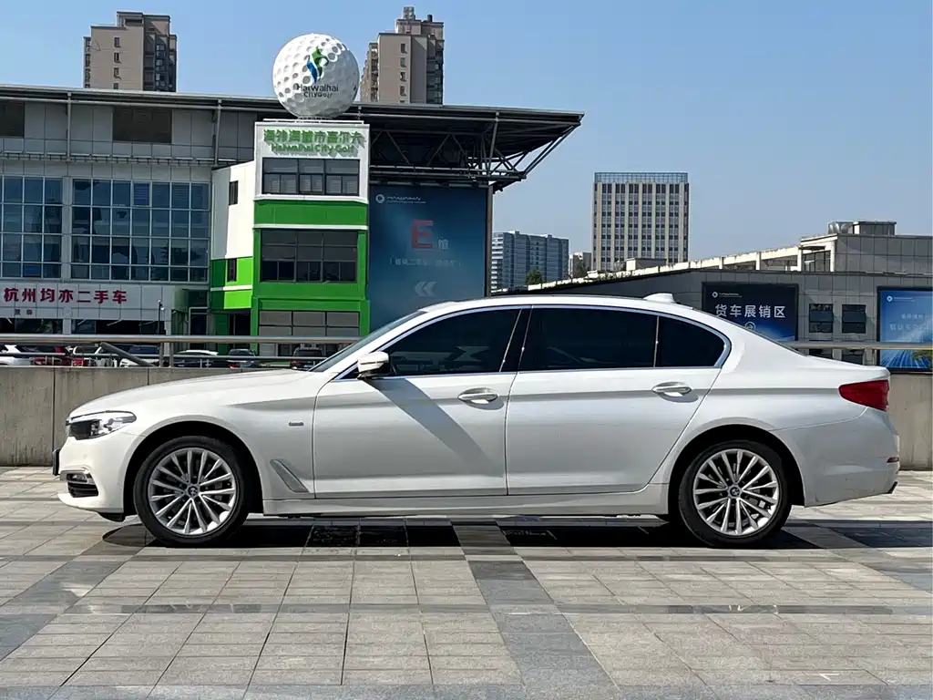 BMW 5 Series — миниатюра 3