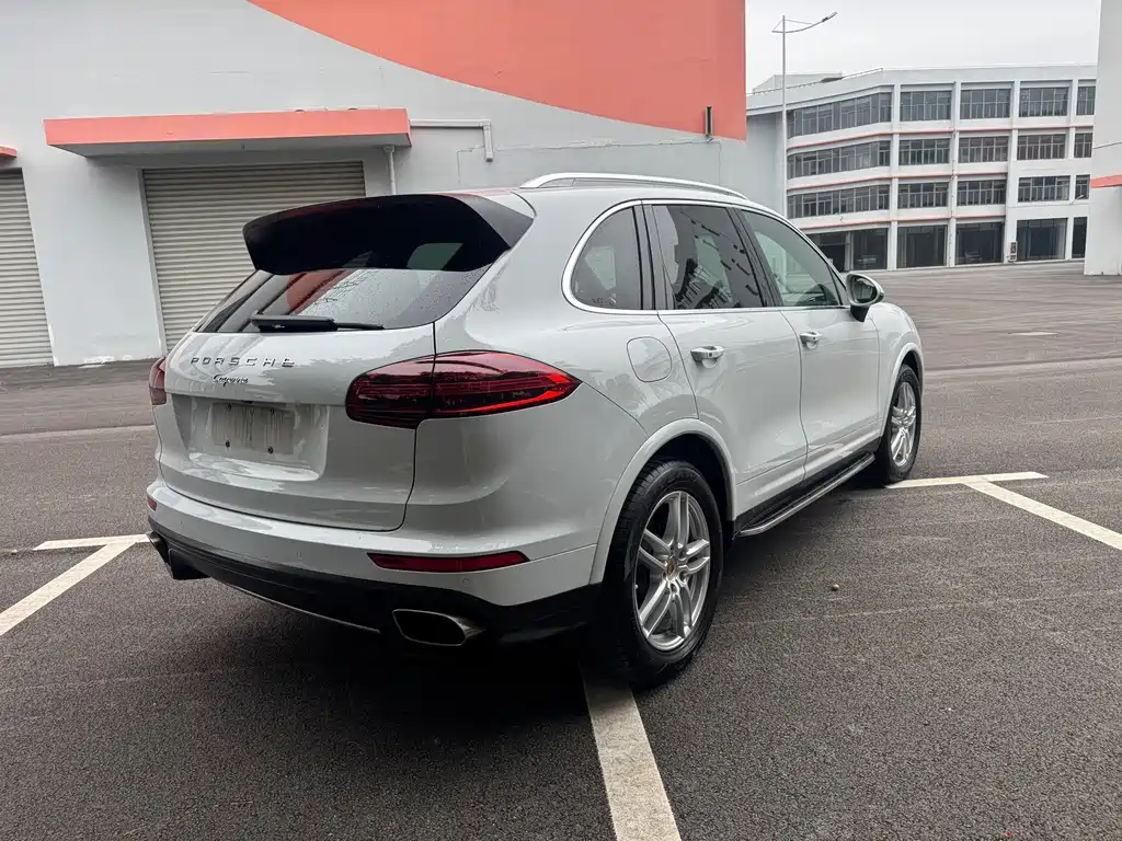 Porsche Cayenne — миниатюра 5