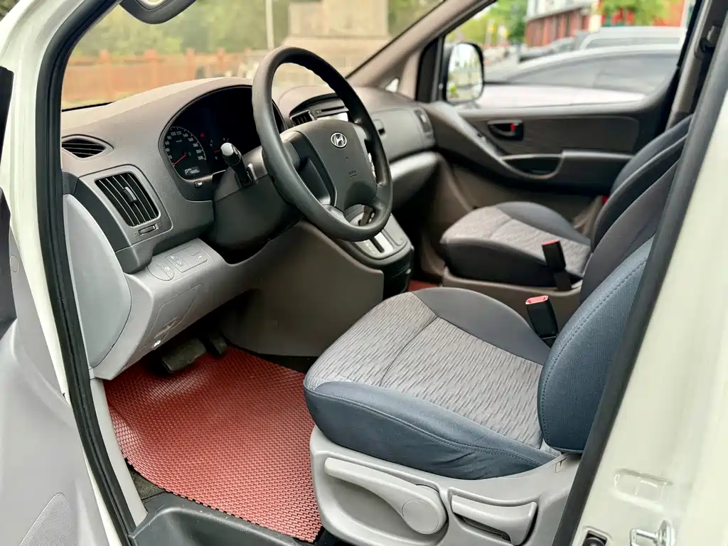 Hyundai H-1 2011 2.4L Comfort