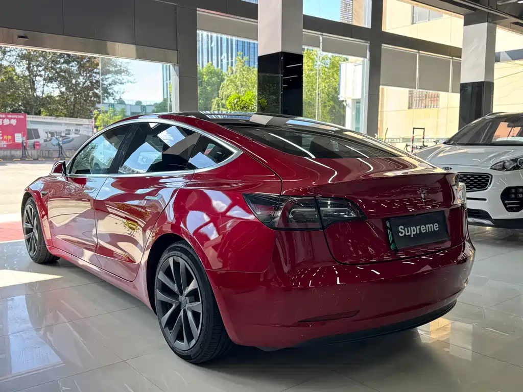Tesla Model 3 — миниатюра 7