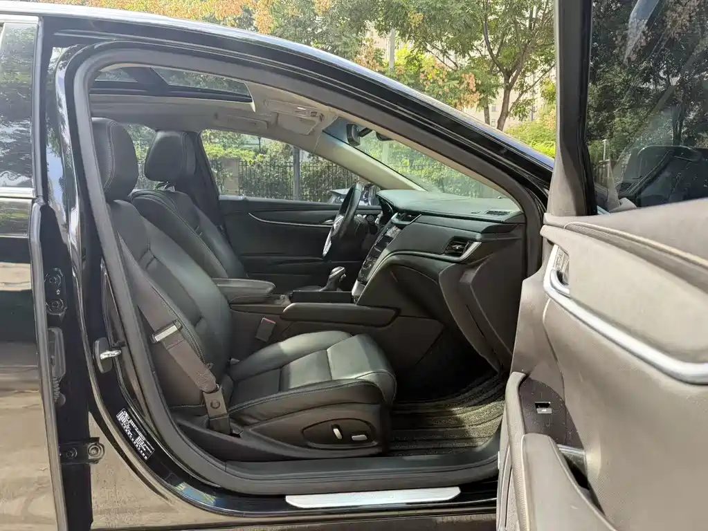 Cadillac XTS — миниатюра 5