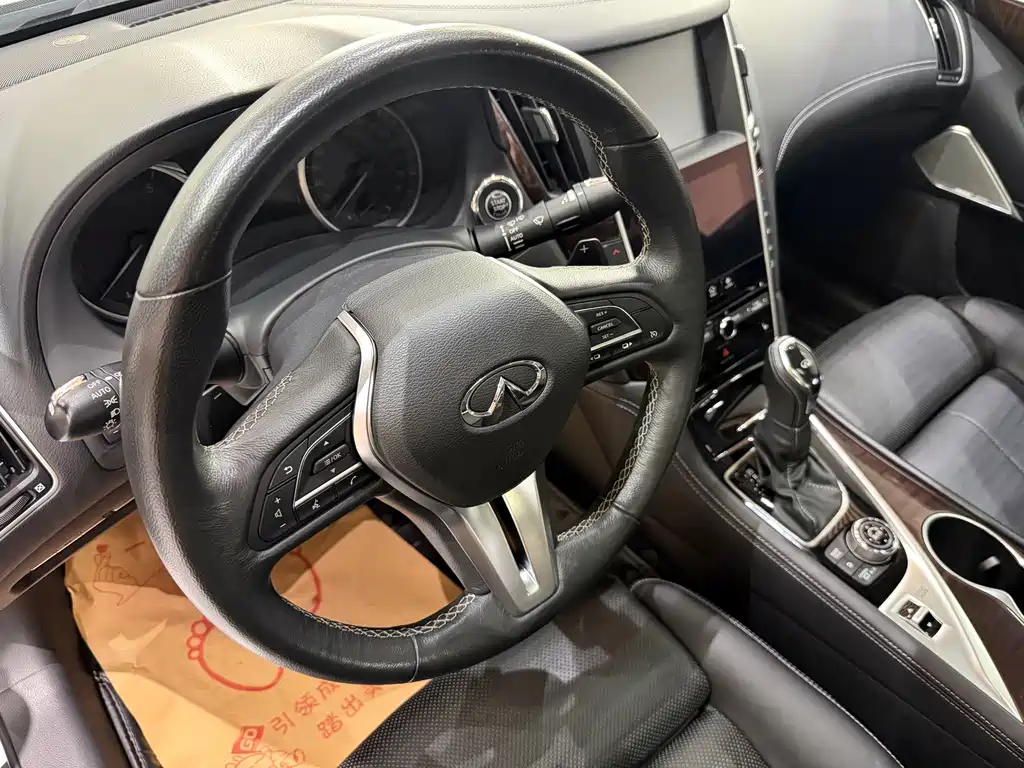 INFINITI Q50L