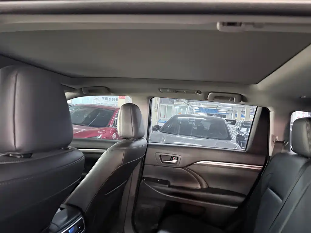 Toyota Highlander — миниатюра 12