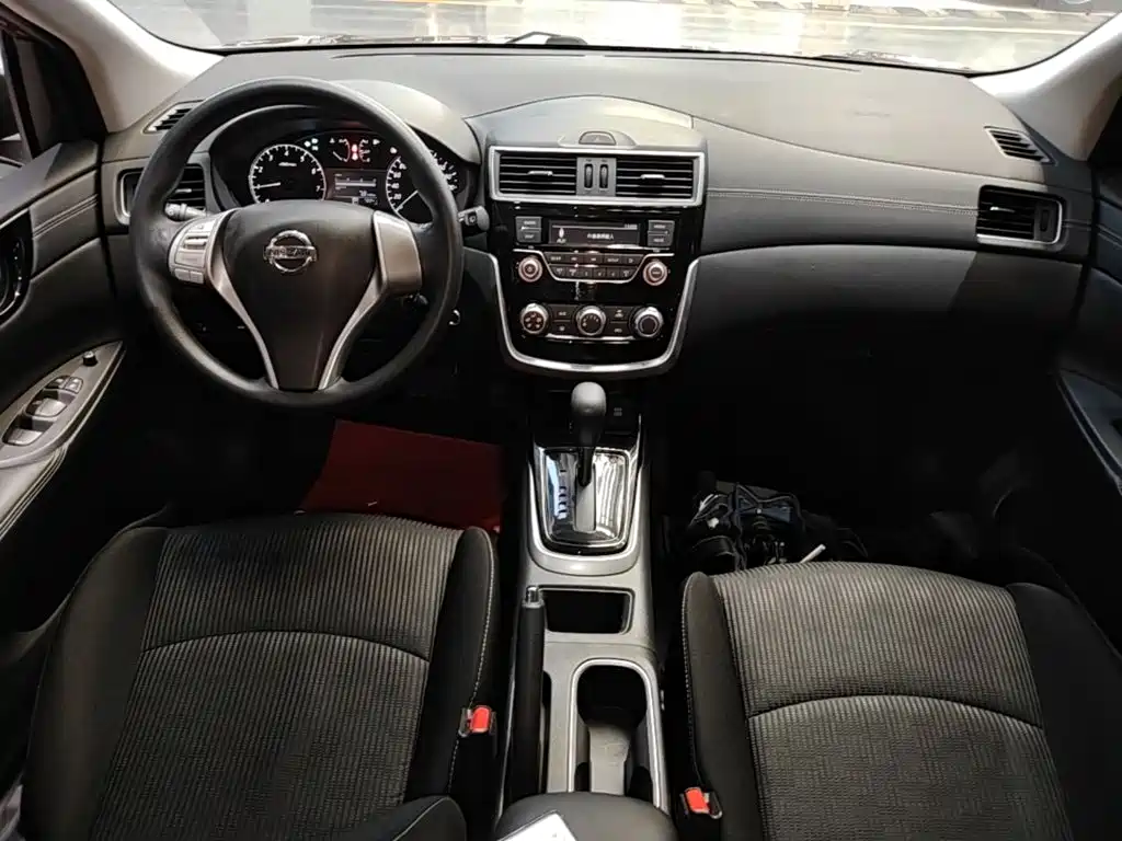 Nissan Tiida — миниатюра 10