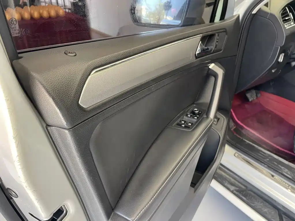 Volkswagen Tiguan L — миниатюра 10