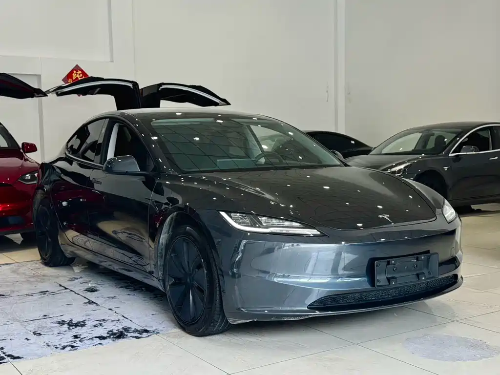 Tesla Model 3 — миниатюра 3
