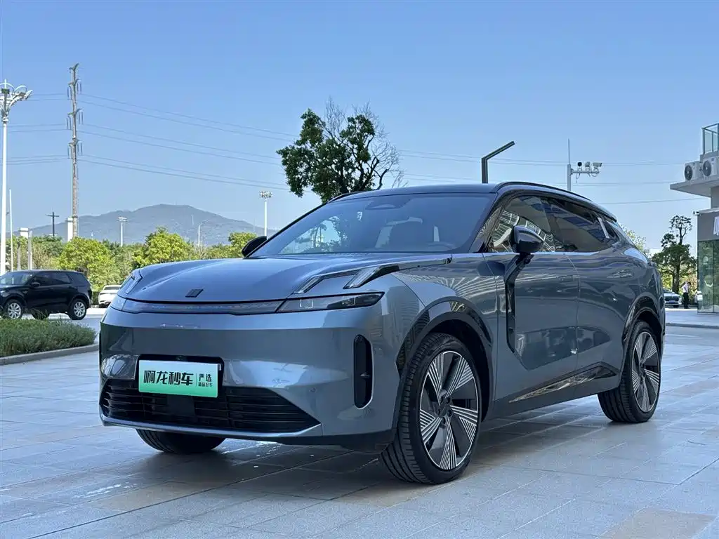 Lynk & Co 08 EM-P 2025