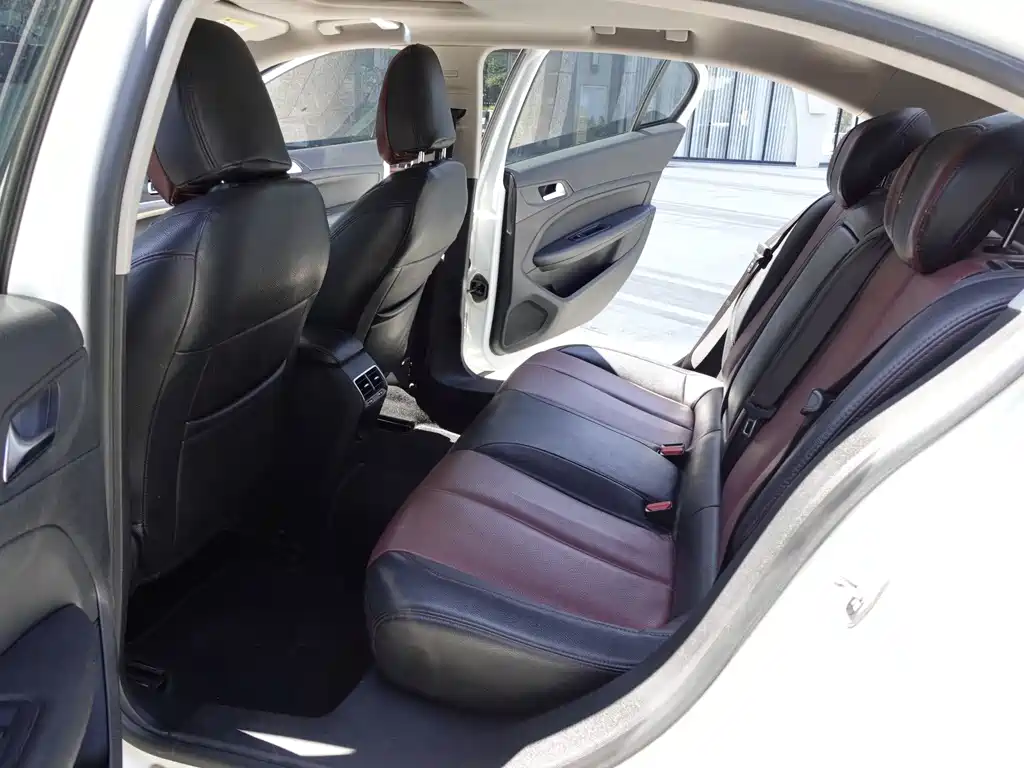 Peugeot 408 — миниатюра 9