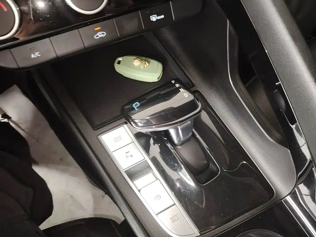 Hyundai Elantra — миниатюра 14