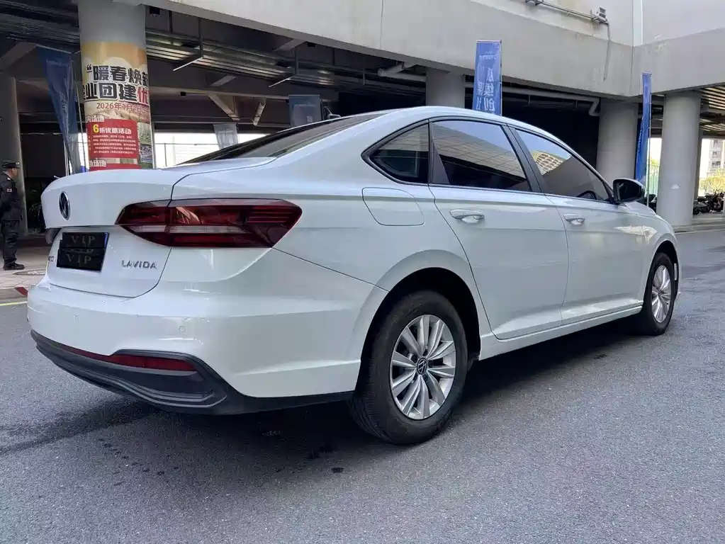 Volkswagen Lavida — миниатюра 6