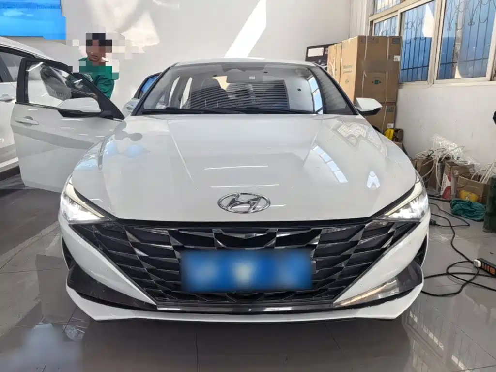 Hyundai Elantra — миниатюра 3