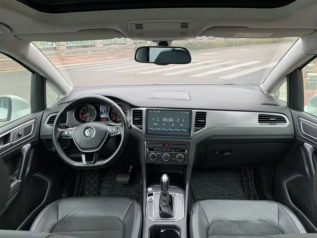 VOLKSWAGEN GOLF*JIAYU