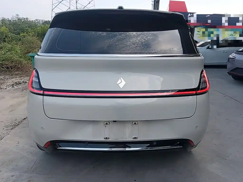 Baojun Yunduo — миниатюра 6