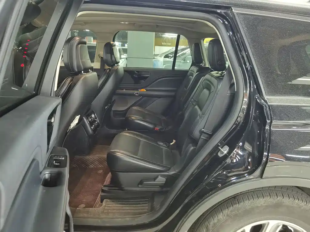 Lincoln Aviator — миниатюра 9