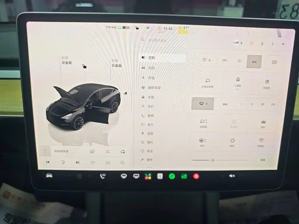 Tesla Model Y — миниатюра 13