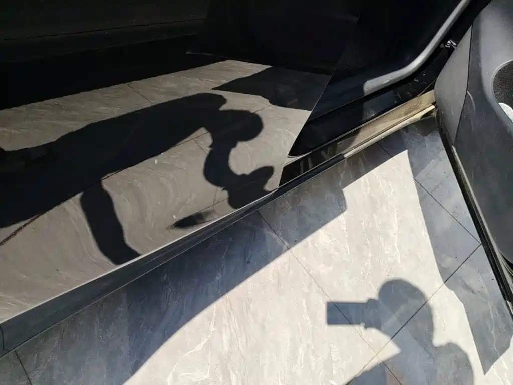 Tesla Model Y — миниатюра 21