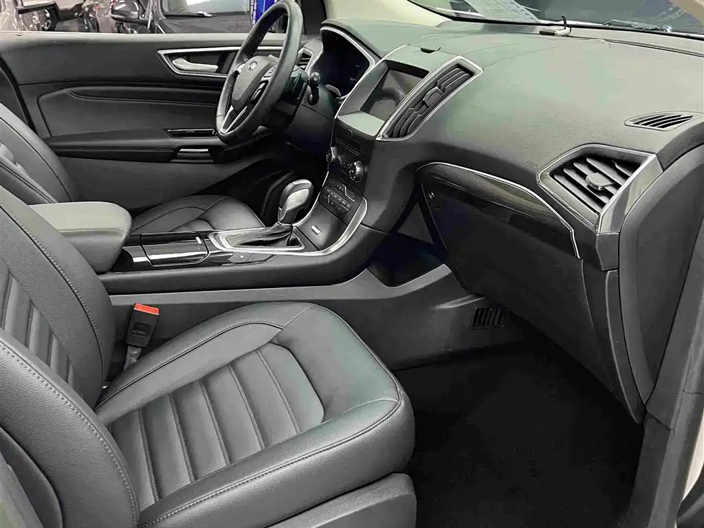 Ford Edge — миниатюра 10
