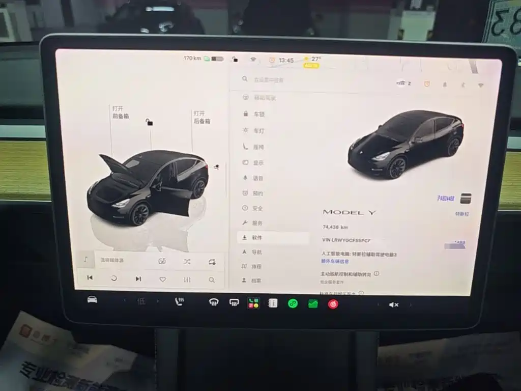 Tesla Model Y — миниатюра 12