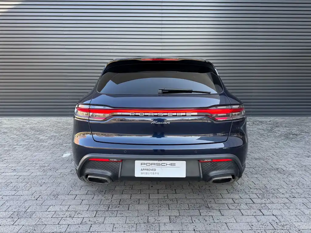 PORSCHE MACAN