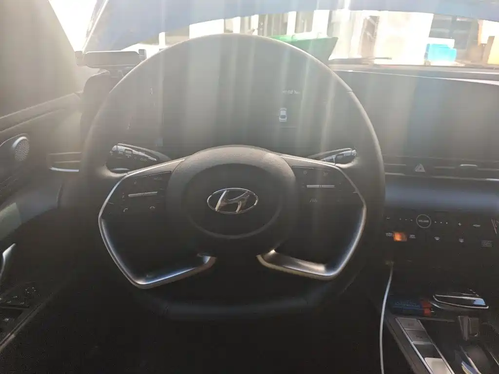 Hyundai Elantra — миниатюра 11