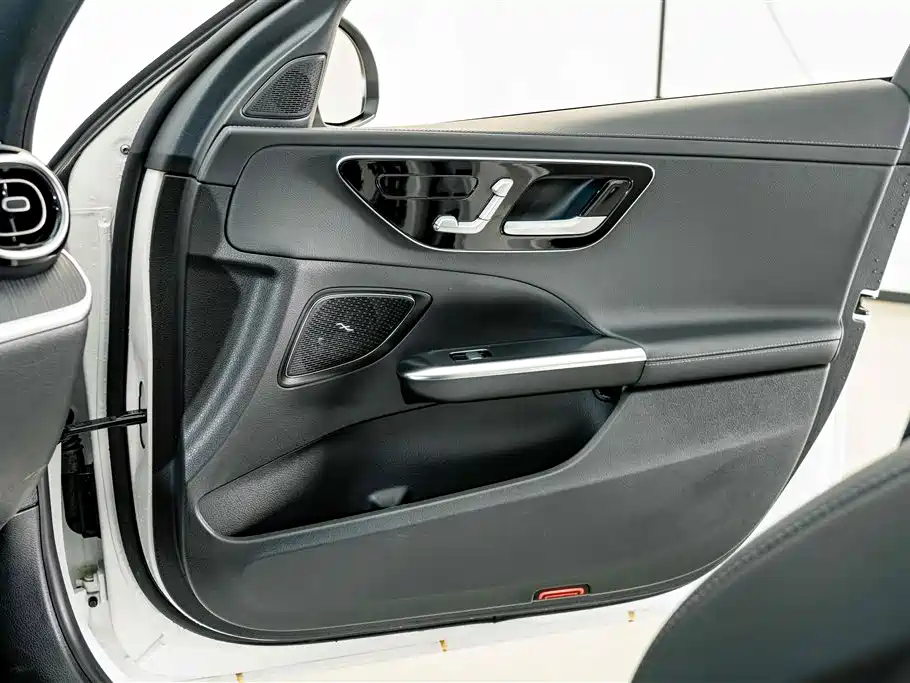 Mercedes-Benz C-Class — миниатюра 14