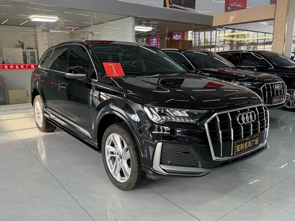 Audi Q7 2023 45 TFSI quattro S line Sport