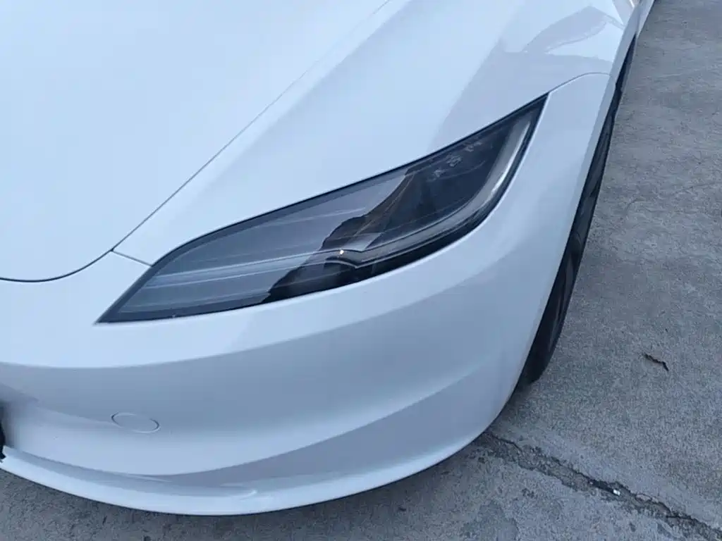 Tesla Model 3 — миниатюра 24