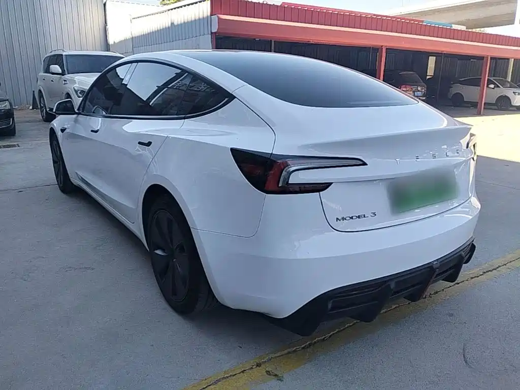 Tesla Model 3 — миниатюра 5