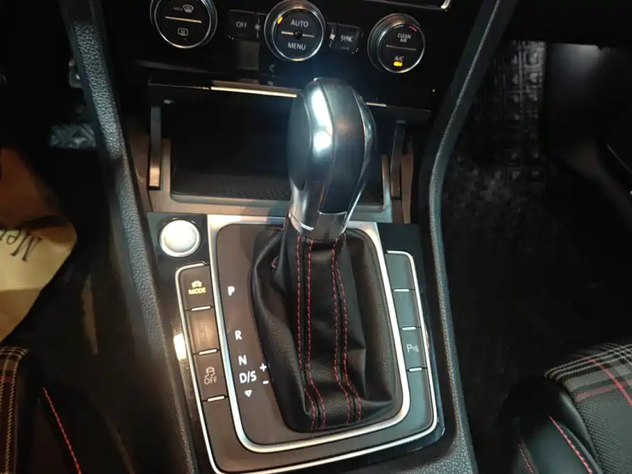 Volkswagen Golf GTI — миниатюра 16