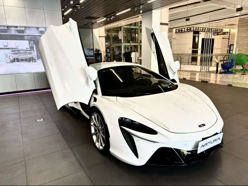 McLaren Artura 2024