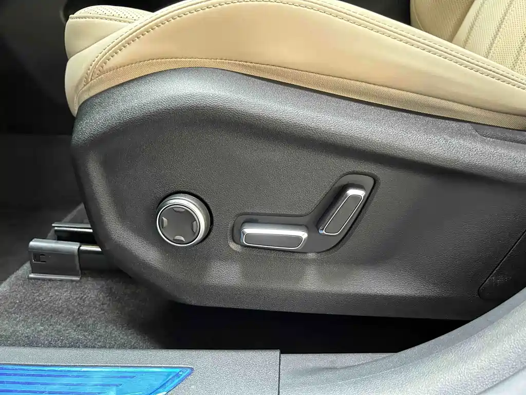 Geely Xingyue L — миниатюра 13