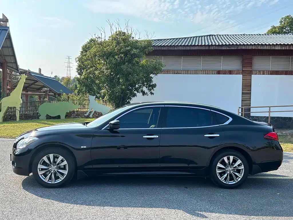 Infiniti Q70 — миниатюра 3
