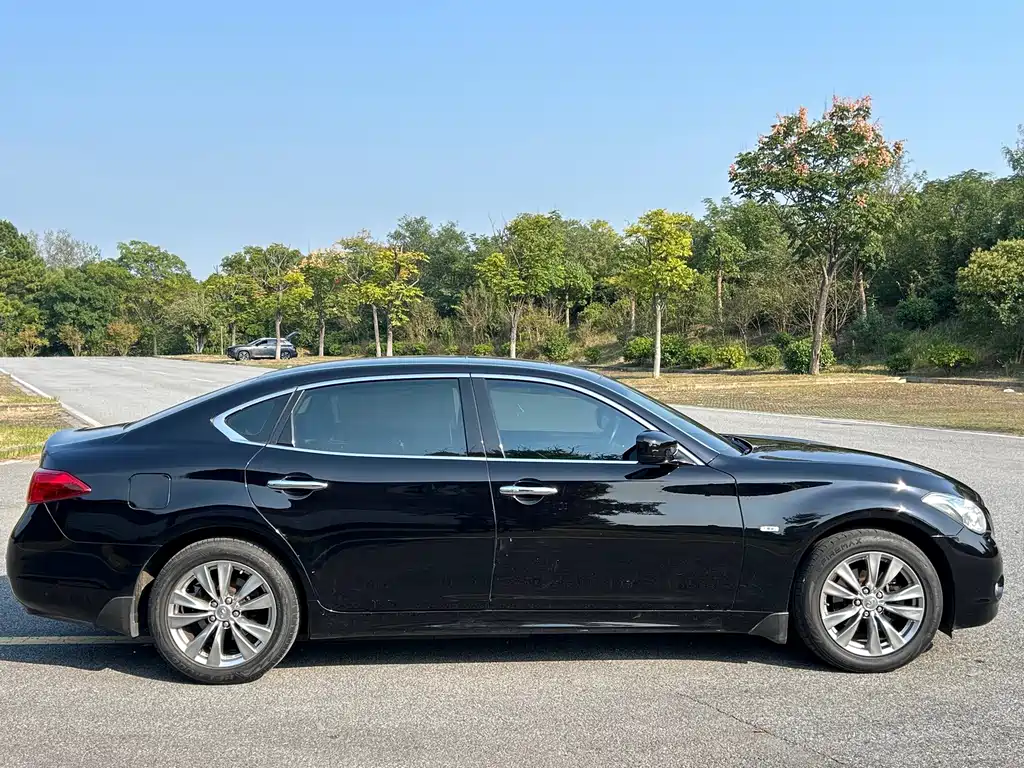 Infiniti Q70 — миниатюра 7