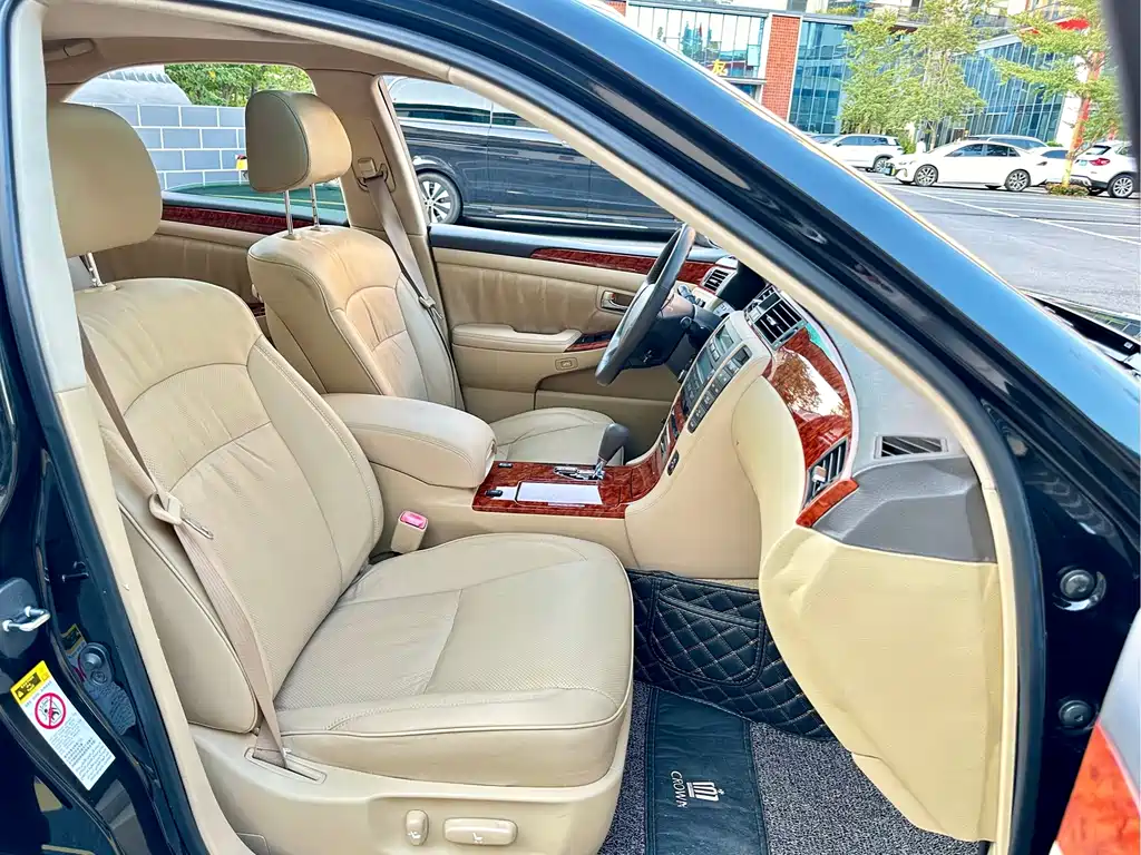 Toyota Crown — миниатюра 17
