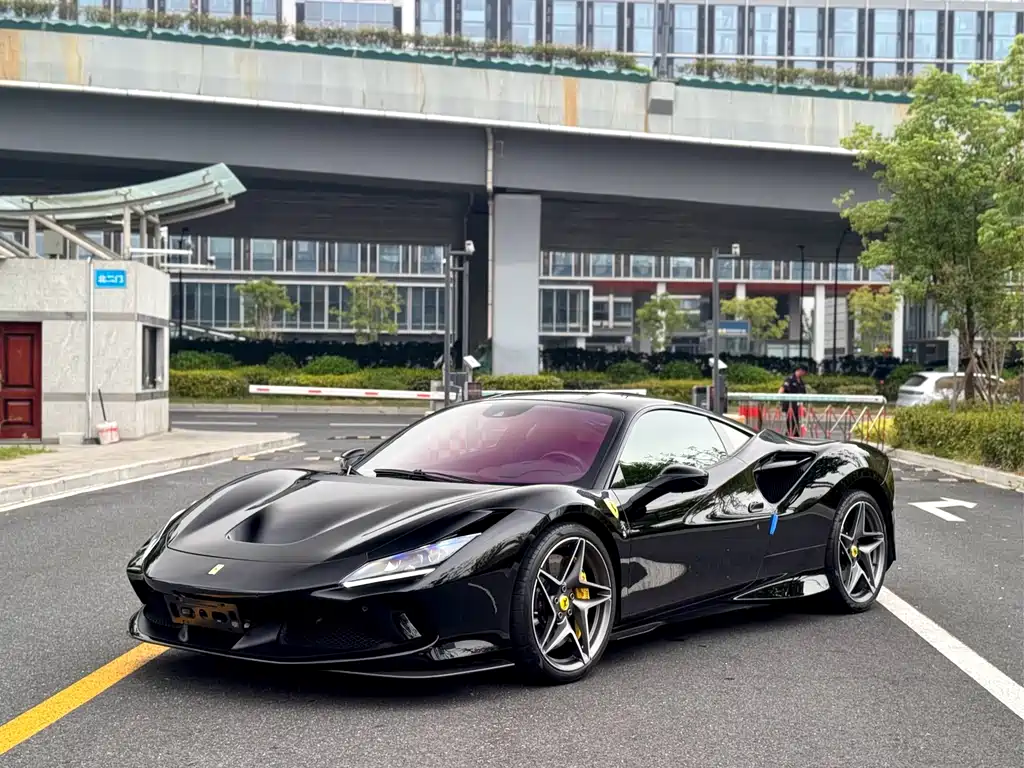 FERRARI F8