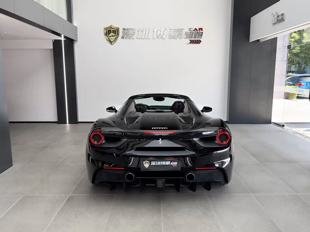 FERRARI 488