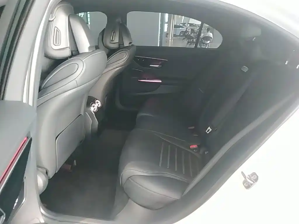 Mercedes-Benz C-Class — миниатюра 17