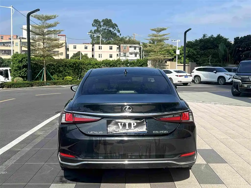 Lexus ES — миниатюра 9