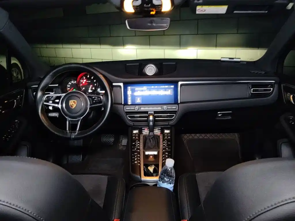 Porsche Macan — миниатюра 10