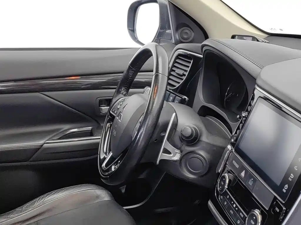 Mitsubishi Outlander — миниатюра 22