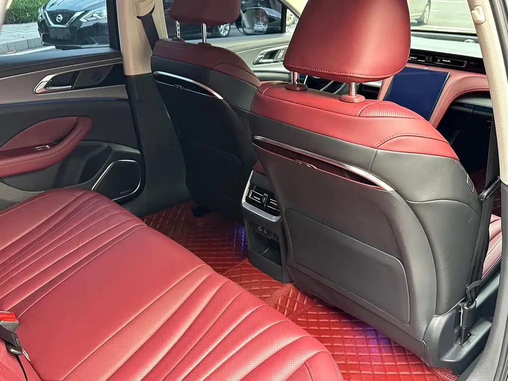 Hongqi Hongqi H5 — миниатюра 11