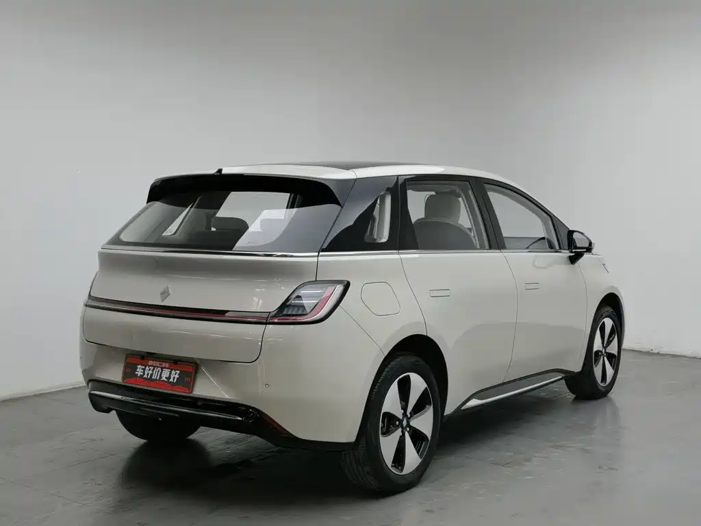 Baojun Yunduo — миниатюра 2