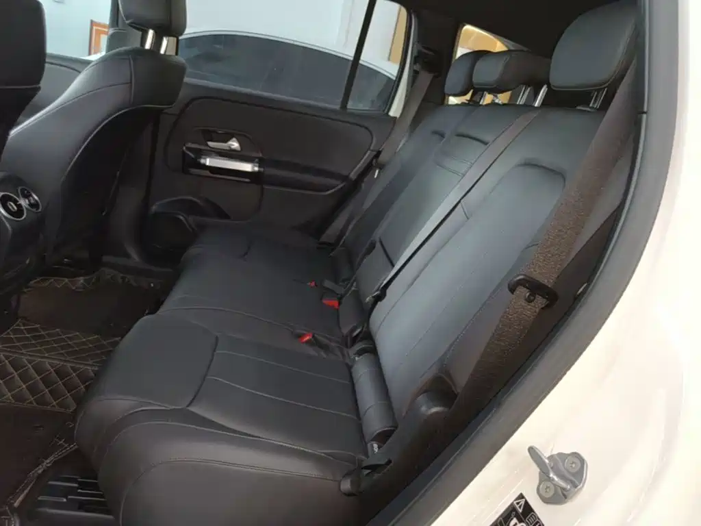 Mercedes-Benz GLB — миниатюра 17