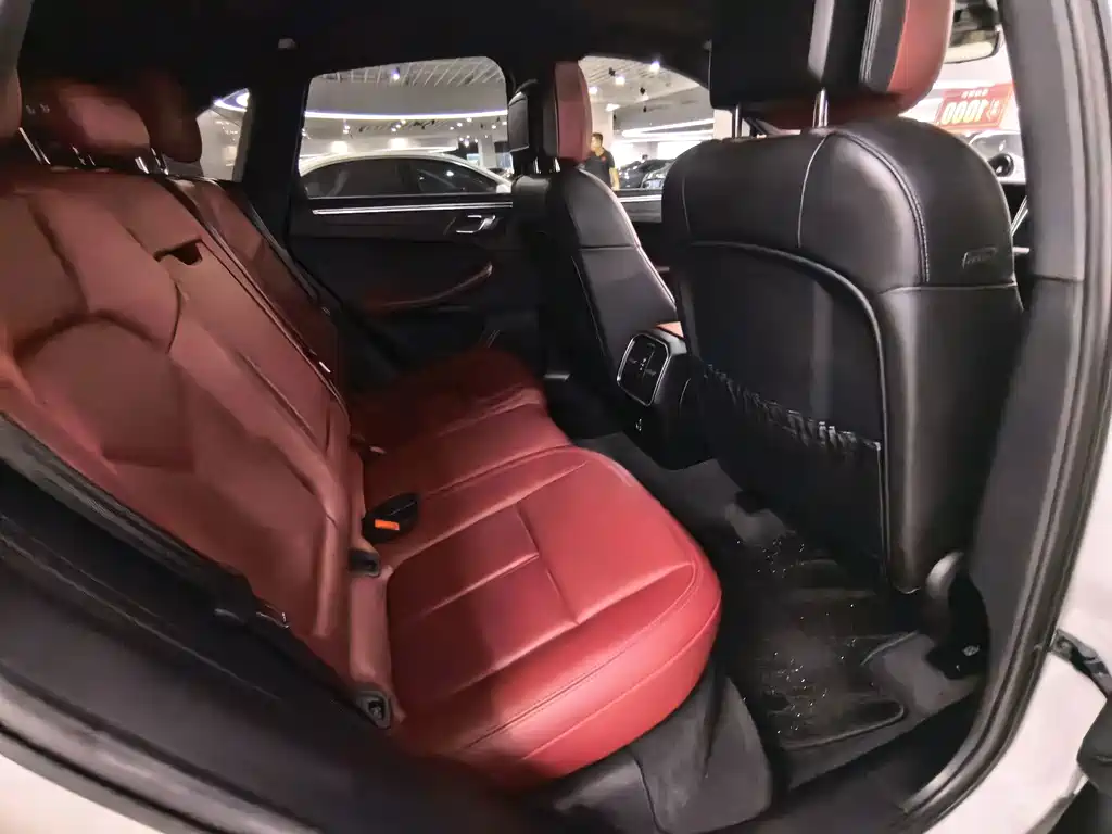 Porsche Macan — миниатюра 13