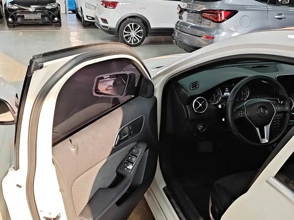 Mercedes-Benz A-Class (Import) — миниатюра 8