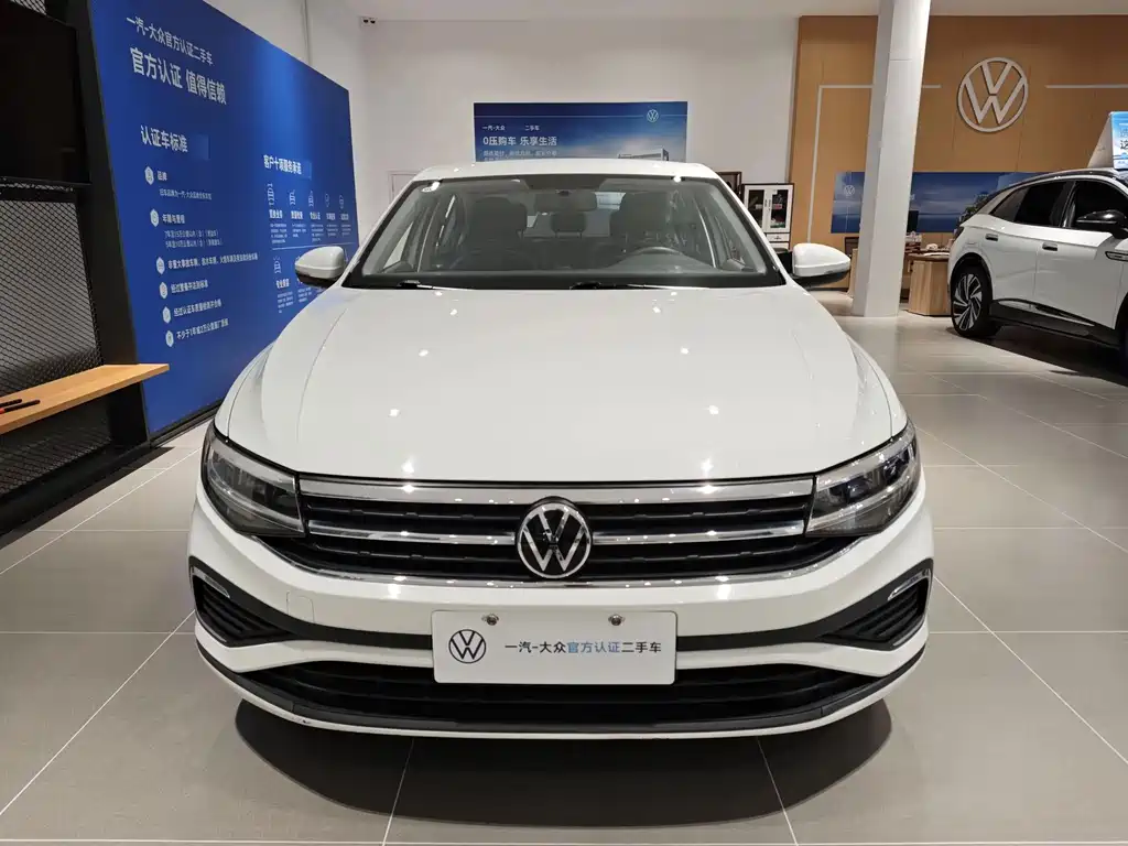 VOLKSWAGEN BORA