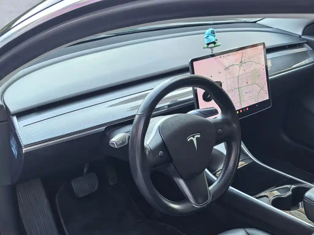 Tesla Model 3 — миниатюра 11